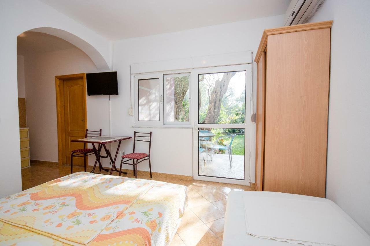 Apartments Duskic Утьеха Экстерьер фото